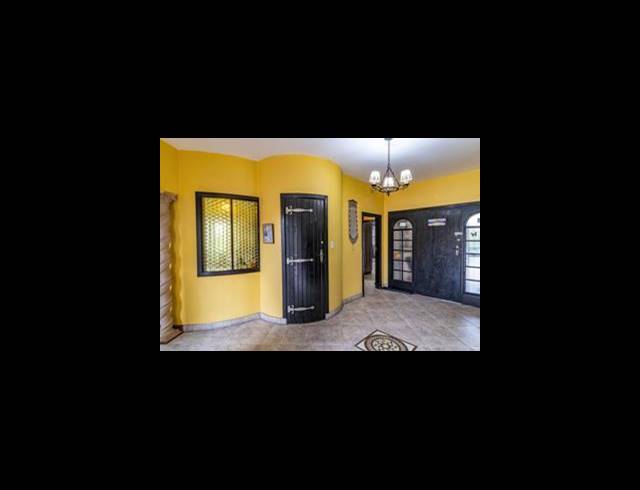 8 BEDROOM HOUSE FOR SALE IN OAKDENE